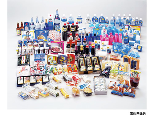 深層水(日本海固有水)を利用して開発されたさまざまな商品(富山県提供)